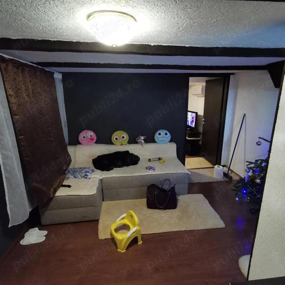 Casă cu 4 camere cu Teren 2200 Mp în Pietrari