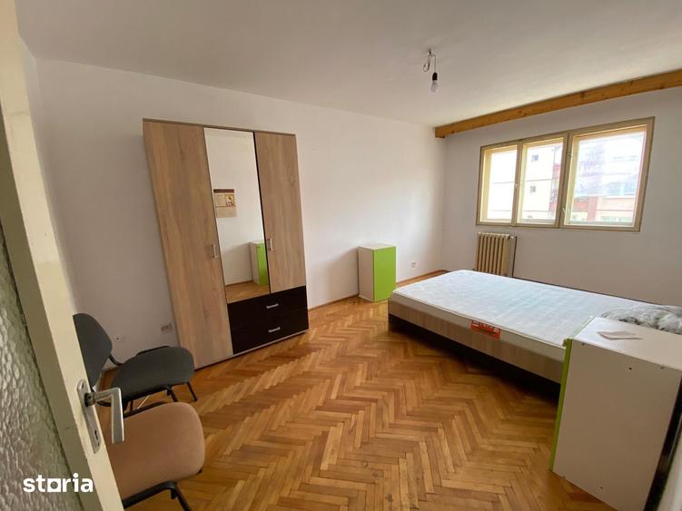 Apartament cu 4 camere, mobilat în Vasile Aaron