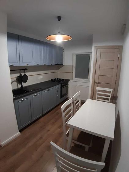 Apartament cu 3 camere decomandat în Florești