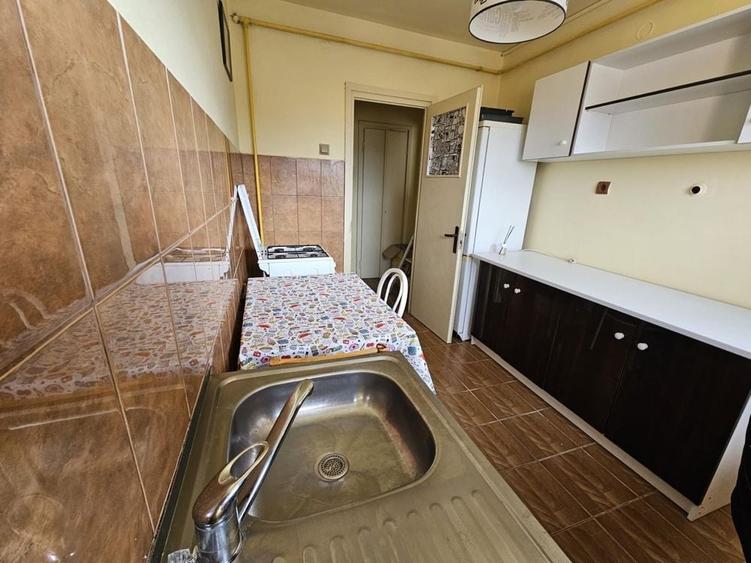 Apartament cu 2 camere nedecomandat în Grivița