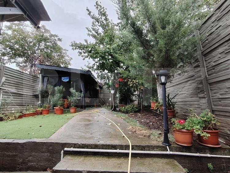 Casă individuală cu 5 camere cu Canalizare în 1 Mai