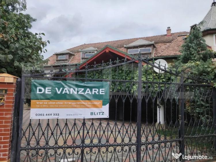 Casă cu 8 camere cu Teren 2235 Mp în Central