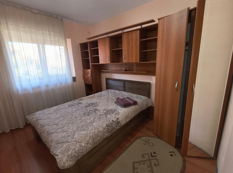 Apartament cu 4 camere decomandat în Central