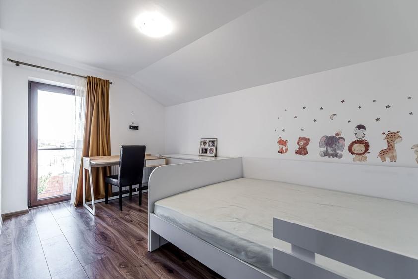 Casă individuală cu 5 camere cu Canalizare în Central