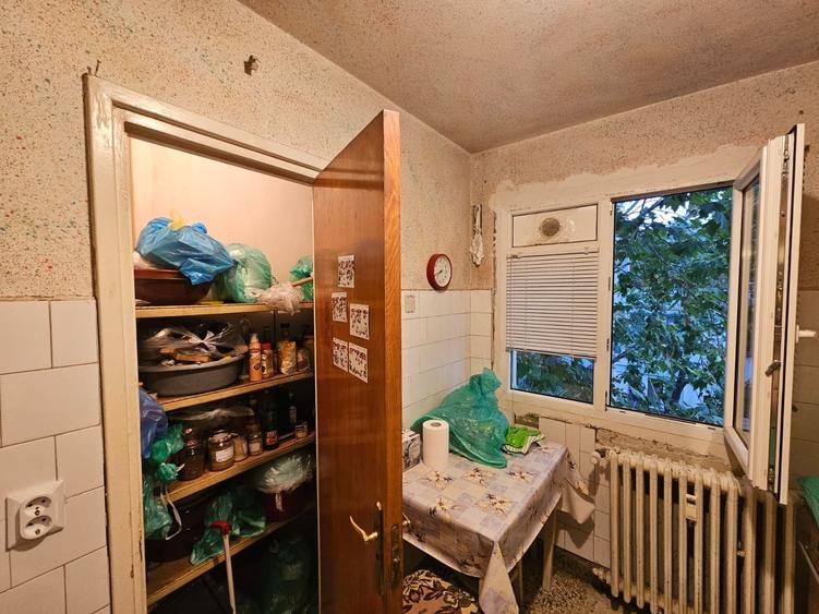 Apartament cu 3 camere decomandat, mobilat în Titan