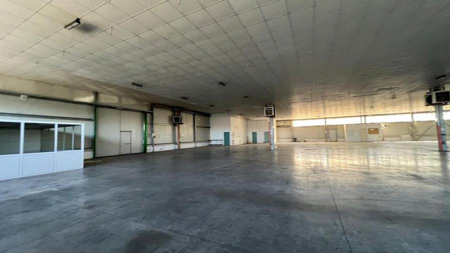 Spațiu comercial, de 1,400 mp, în Aeroport
