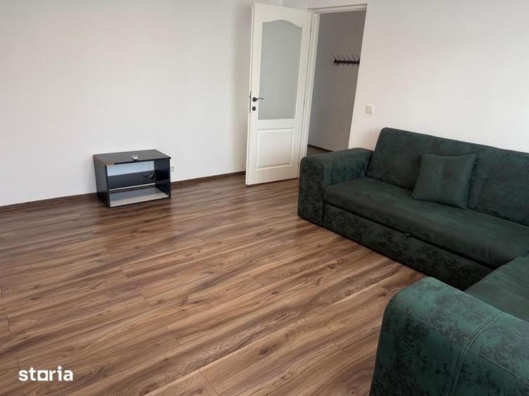 Apartament cu 3 camere decomandat în Micro 4