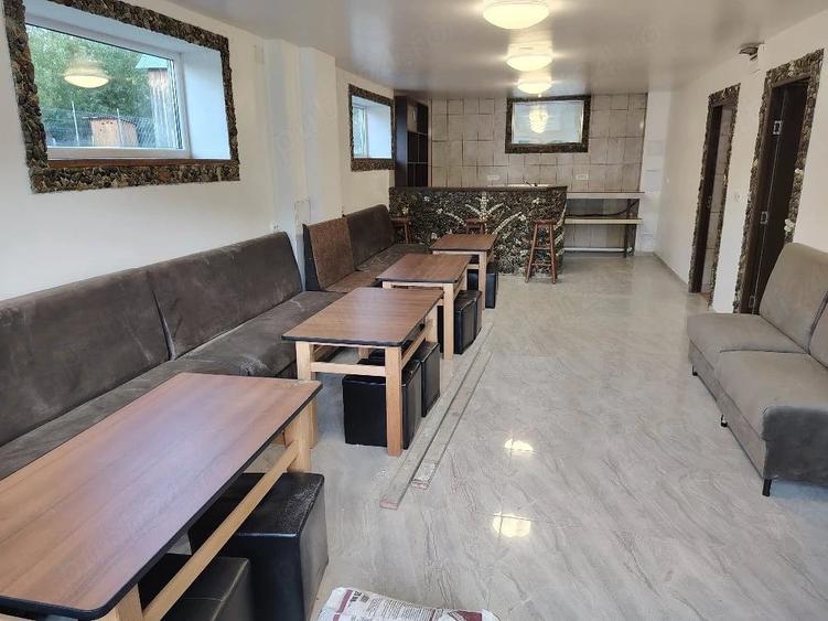Casă cu 8 camere cu Teren 10 Mp în Repedea