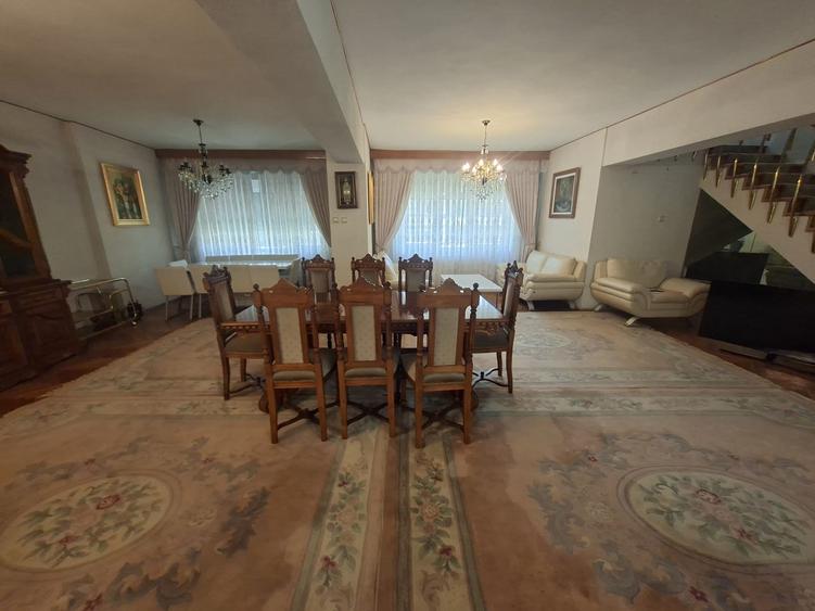 Penthouse cu 5 camere decomandat în Armeneasca