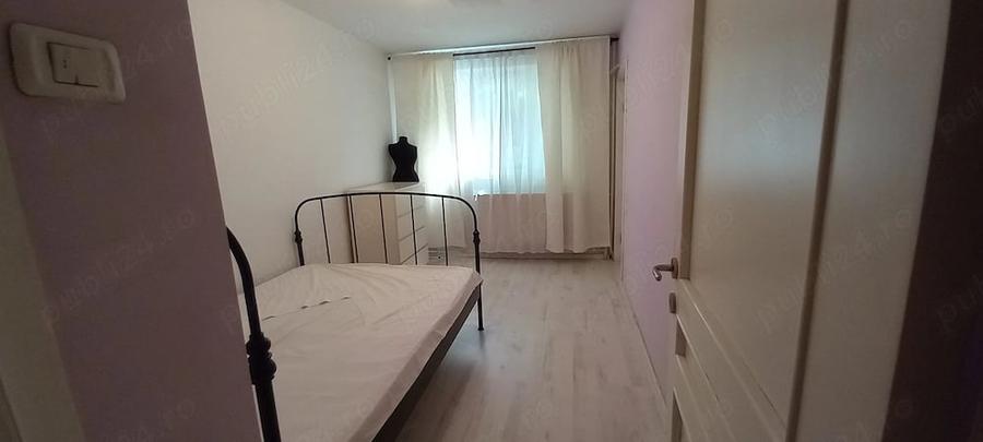 Apartament cu 3 camere semidecomandat în Berceni