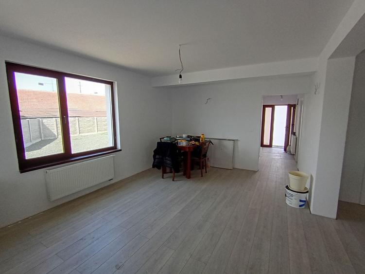 Casă individuală cu 5 camere cu Canalizare în Sânandrei