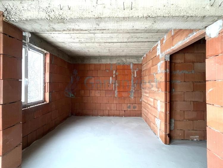 Casă individuală cu 4 camere cu Canalizare în Biharia