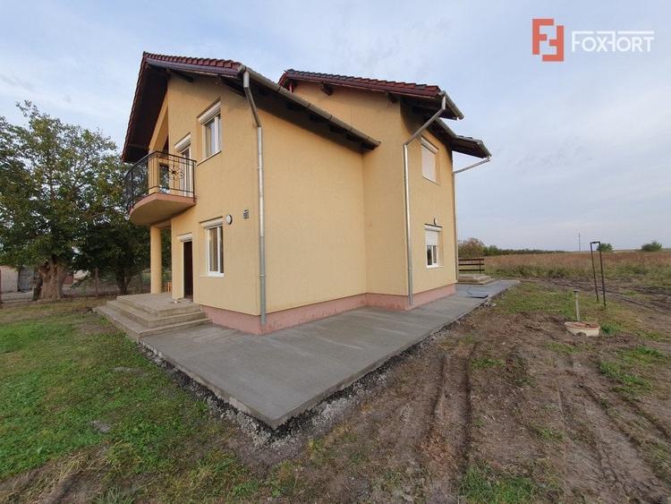 Casă individuală cu 5 camere cu Canalizare în Breștea