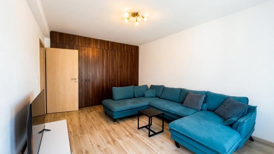 Apartament cu 2 camere decomandat, mobilat în Tractorul