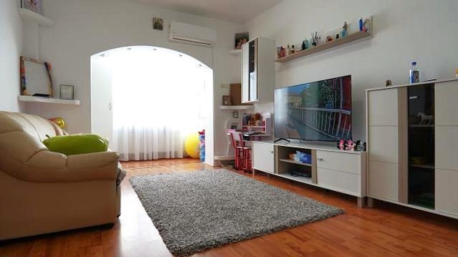 Apartament 2 camere de vânzare – Micro 9, Târgoviște – modernizat - 2