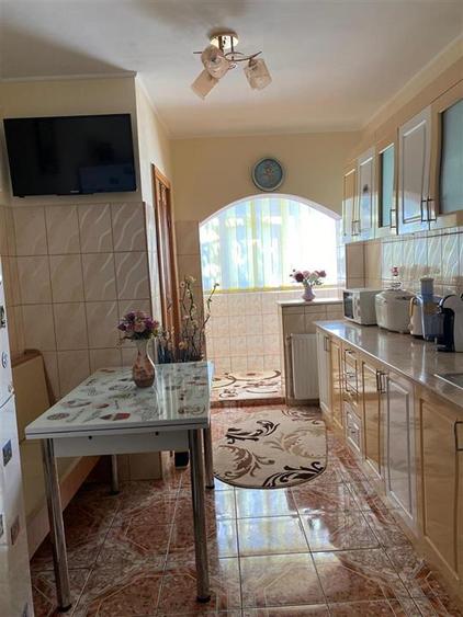 Apartament cu 2 camere decomandat, mobilat în Apollo