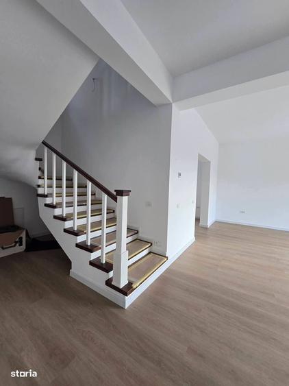 Casă cu 4 camere cu Teren 444 Mp în Dobroești
