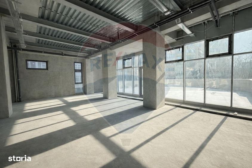 Spațiu comercial, de 955 mp, în Boema