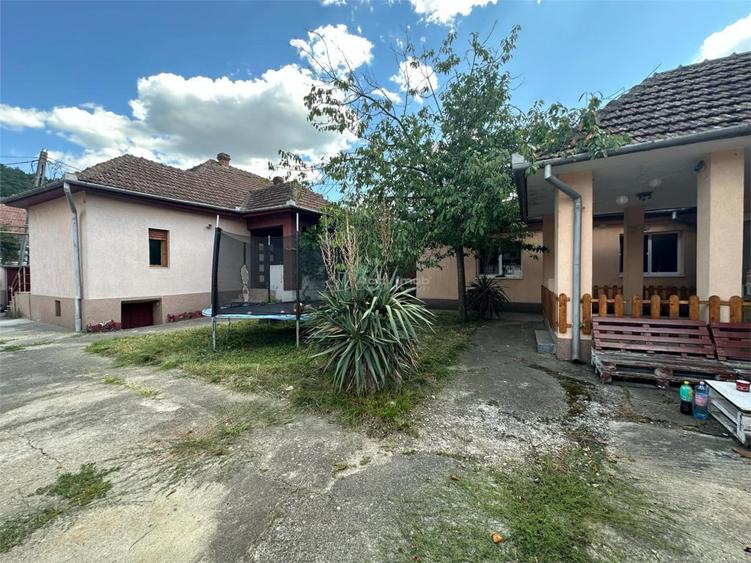 Casă cu 6 camere cu Teren 238 Mp în Central
