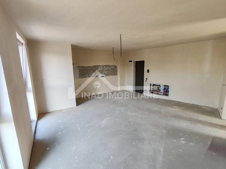 Apartament cu 2 camere semidecomandat în Mărăști