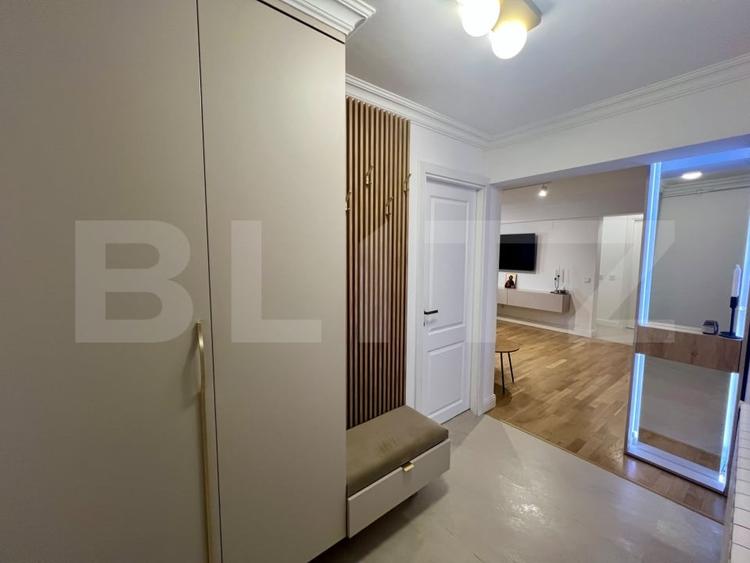Apartament cu 3 camere semidecomandat, mobilat în Ultracentral