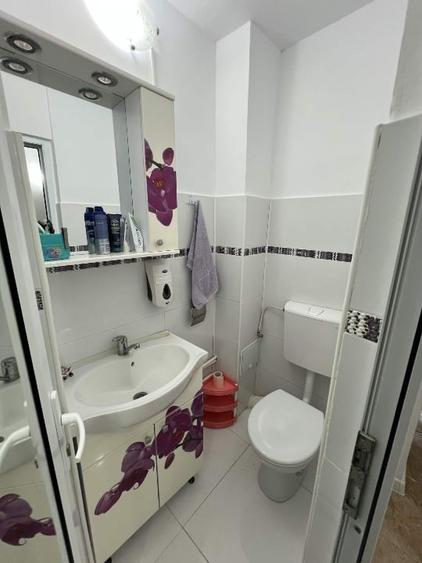 Apartament cu 3 camere decomandat, mobilat în Est