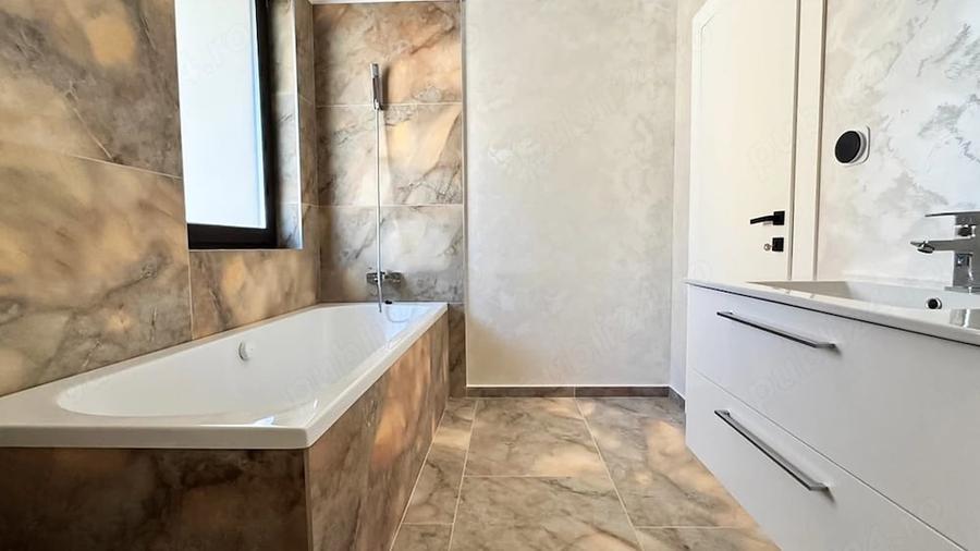 Casă cu 5 camere cu Teren 250 Mp în Giroc