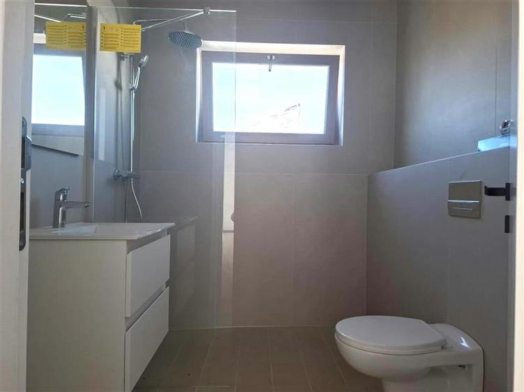 Apartament cu 2 camere decomandat în Tractorul