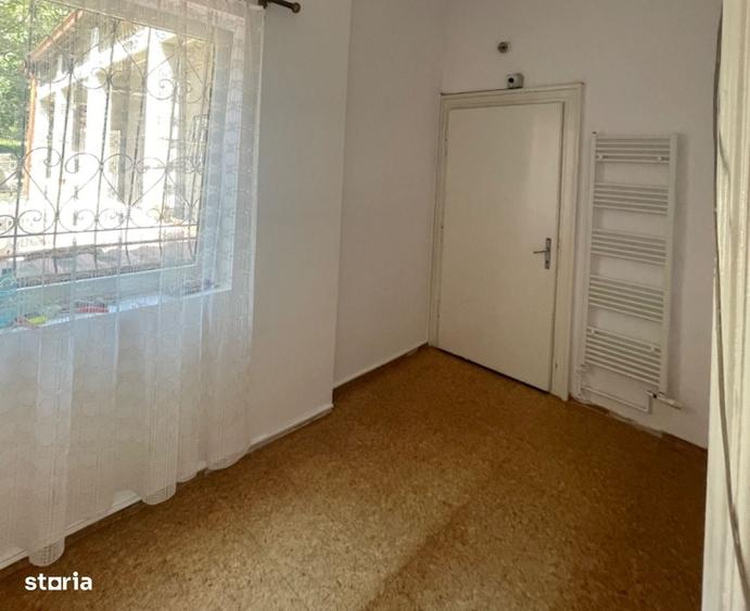 Casă cu 4 camere cu Teren 600 Mp în Central