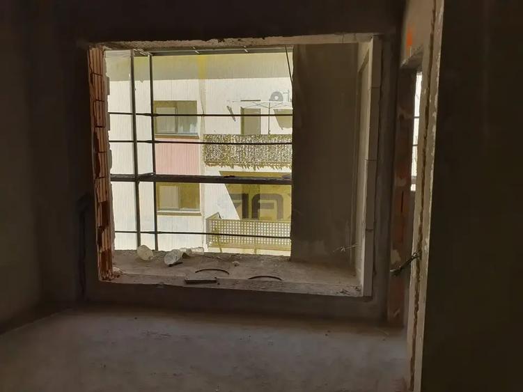 Apartament cu 4 camere decomandat în Theodor Pallady