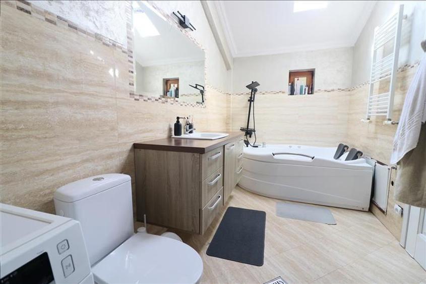 Apartament cu 3 camere decomandat, mobilat în Nicolina