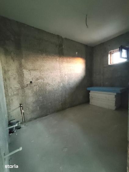 Casă cu 4 camere cu Teren 484 Mp în Joița