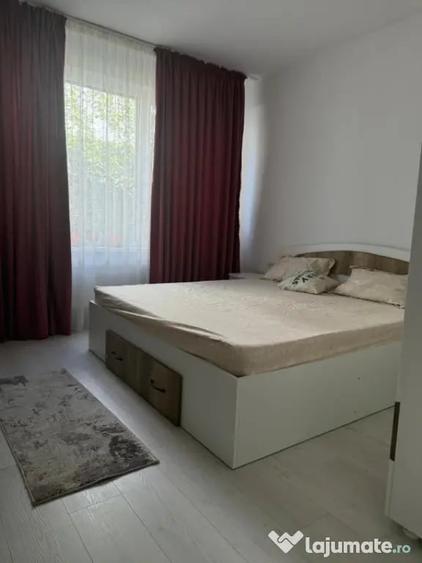 Apartament cu 2 camere decomandat, mobilat în Malu Mare