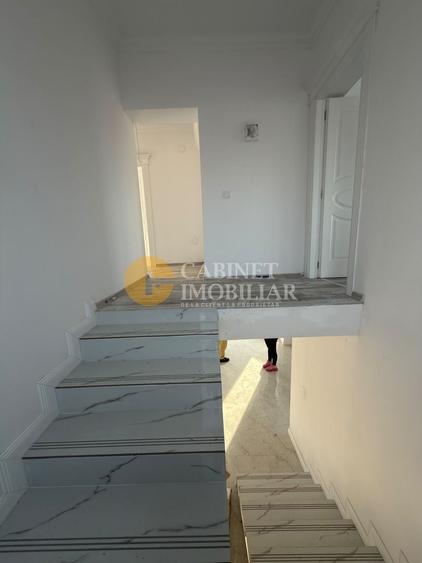 Casă individuală cu 5 camere cu Canalizare în Țuțora
