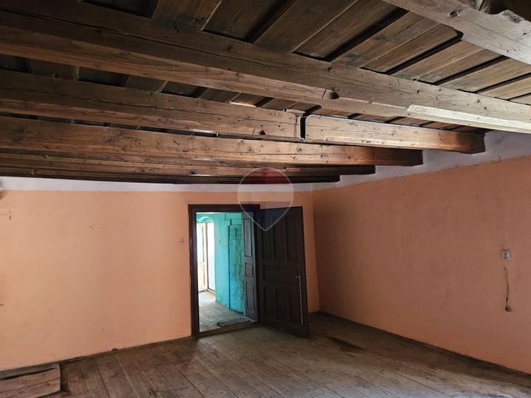 Casă individuală cu 2 camere cu Teren 1377 Mp în Cloașterf
