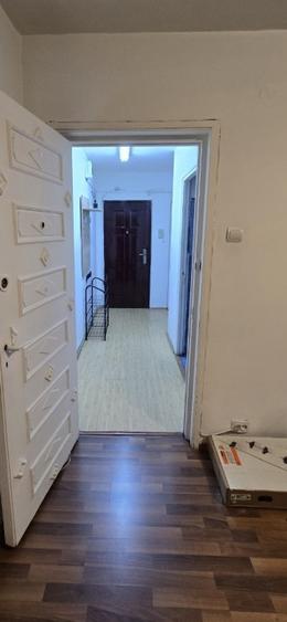 Apartament cu 2 camere decomandat în Tractorul