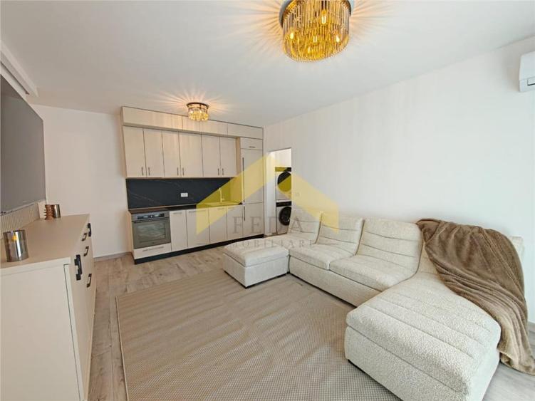 Apartament cu 3 camere semidecomandat în Central