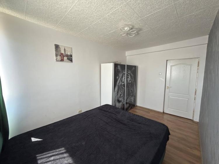 Apartament cu 4 camere semidecomandat, mobilat în Central
