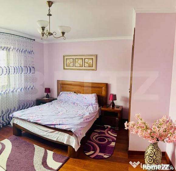Casă cu 7 camere cu Teren 959 Mp în Central