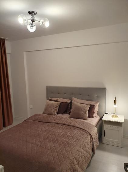 Apartament cu 2 camere decomandat, mobilat în Central