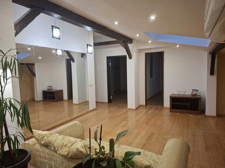 Apartament cu 3 camere decomandat în Mogoșoaia