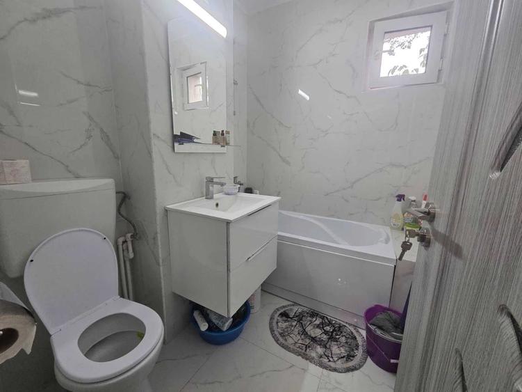 Apartament cu 3 camere decomandat în Mircea cel Bătrân