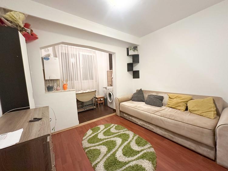 Apartament cu 2 camere semidecomandat în Mărăști