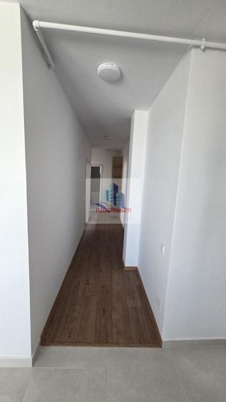 Apartament cu 3 camere semidecomandat, mobilat în Florești