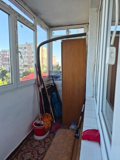 Apartament cu 2 camere semidecomandat în Berceni