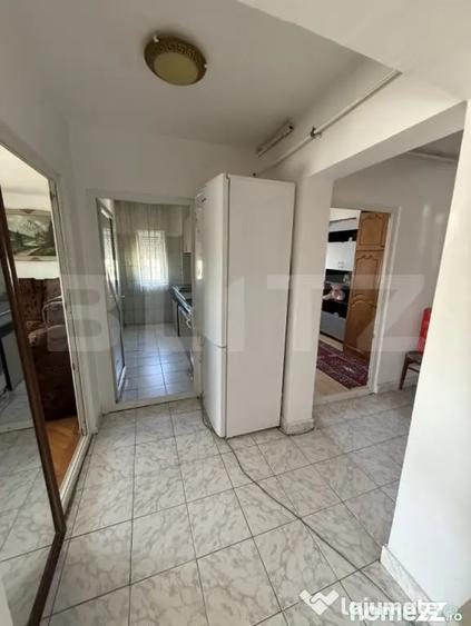 Apartament cu 3 camere decomandat în Micro 4