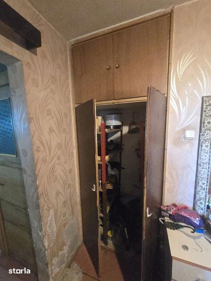 Apartament cu 3 camere decomandat în Tei
