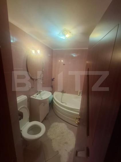 Apartament cu 3 camere decomandat, mobilat în Găești