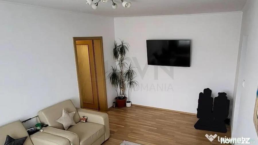 Apartament cu 3 camere semidecomandat în Iancului