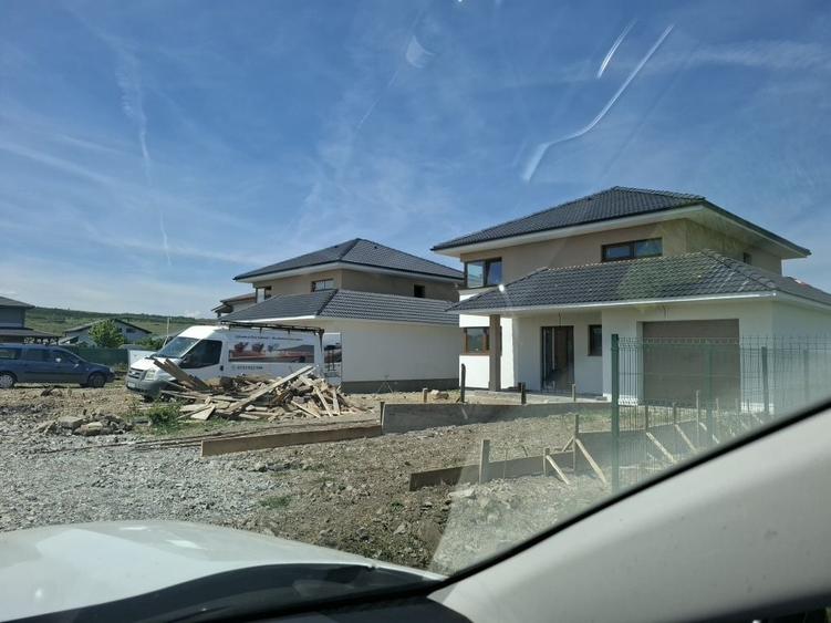 Casă cu 4 camere în Jucu